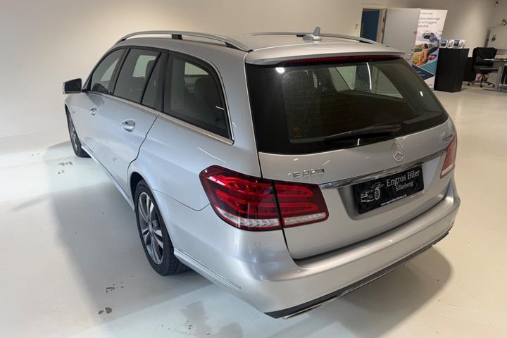 Sølv Mercedes E220 fra 2015