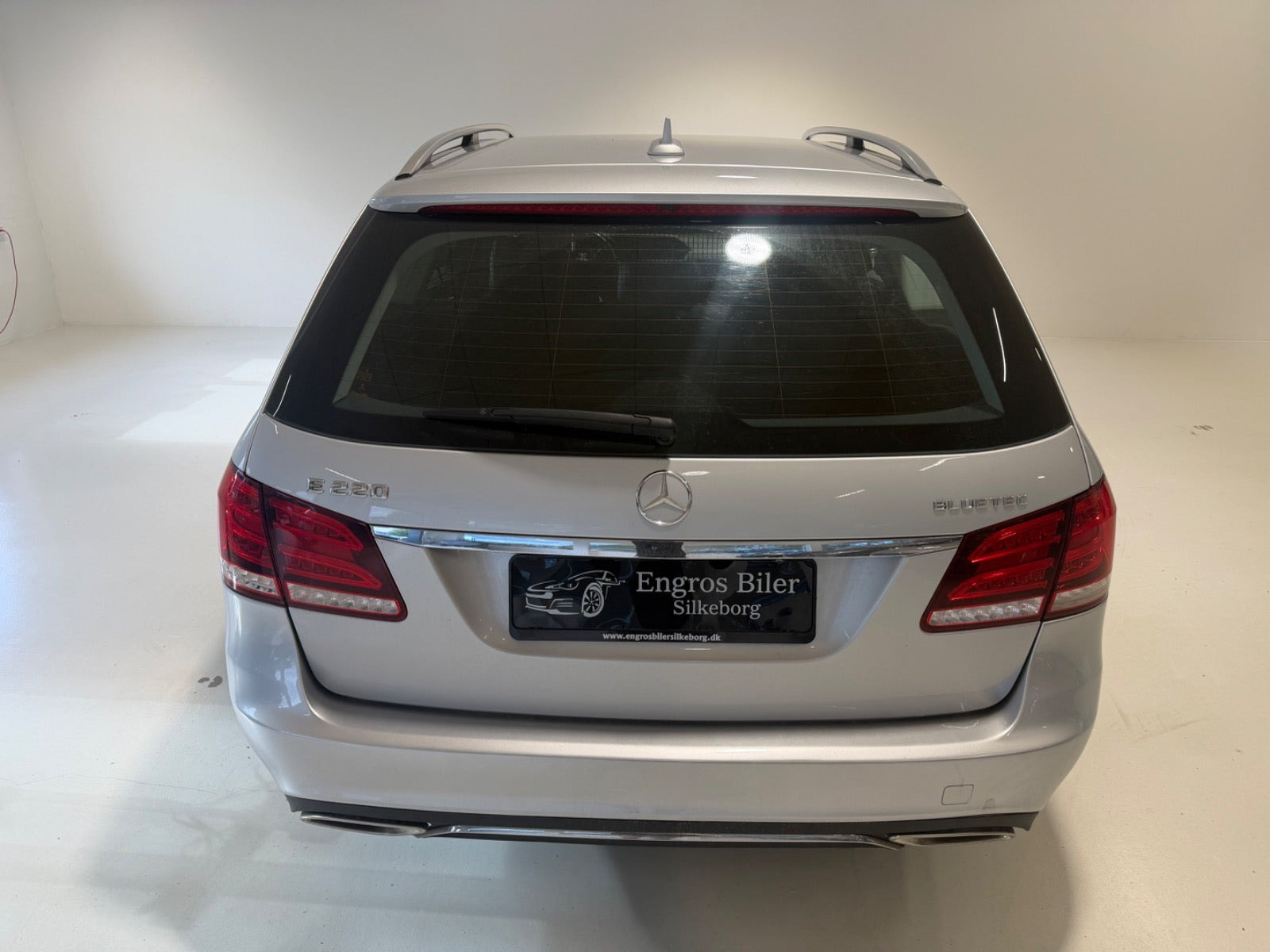 Sølv Mercedes E220 fra 2015