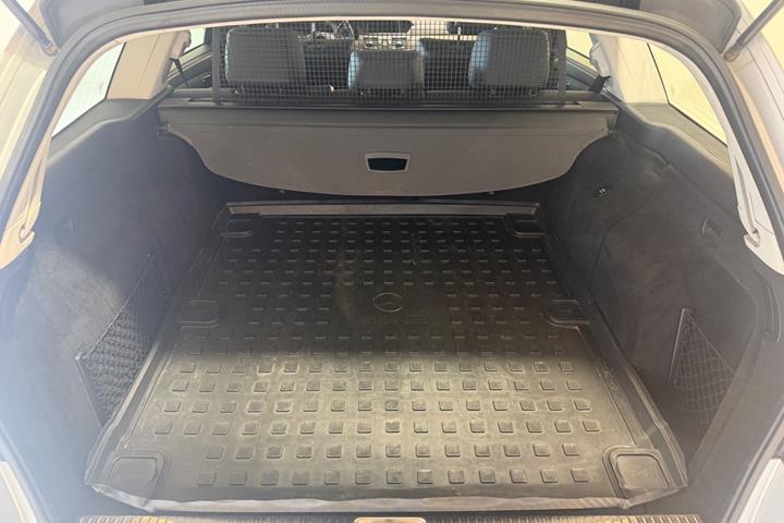 Sølv Mercedes E220 fra 2015