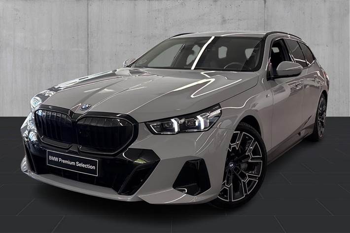 Grå BMW i5 fra 2025
