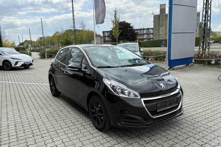 Sort Peugeot 208 fra 2017