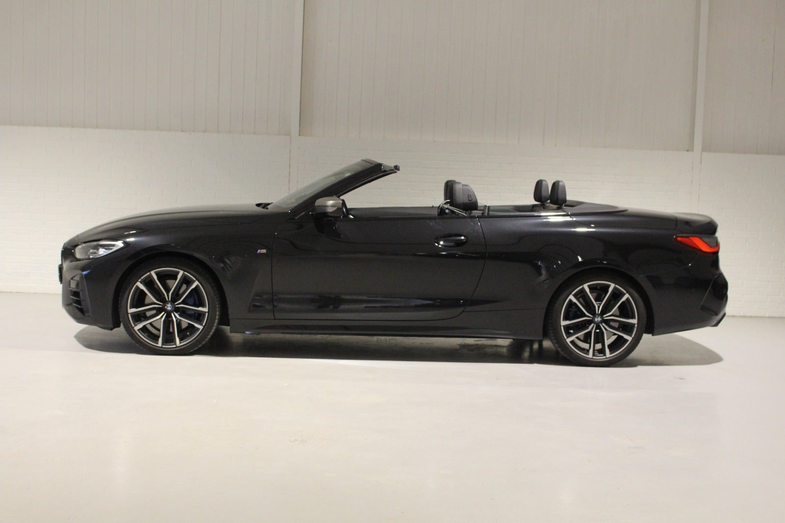 Sort BMW M440i fra 2021