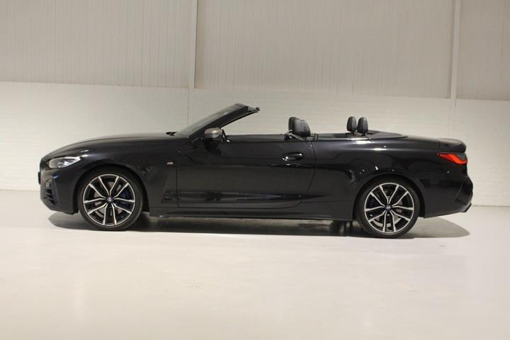 Sort BMW M440i fra 2021