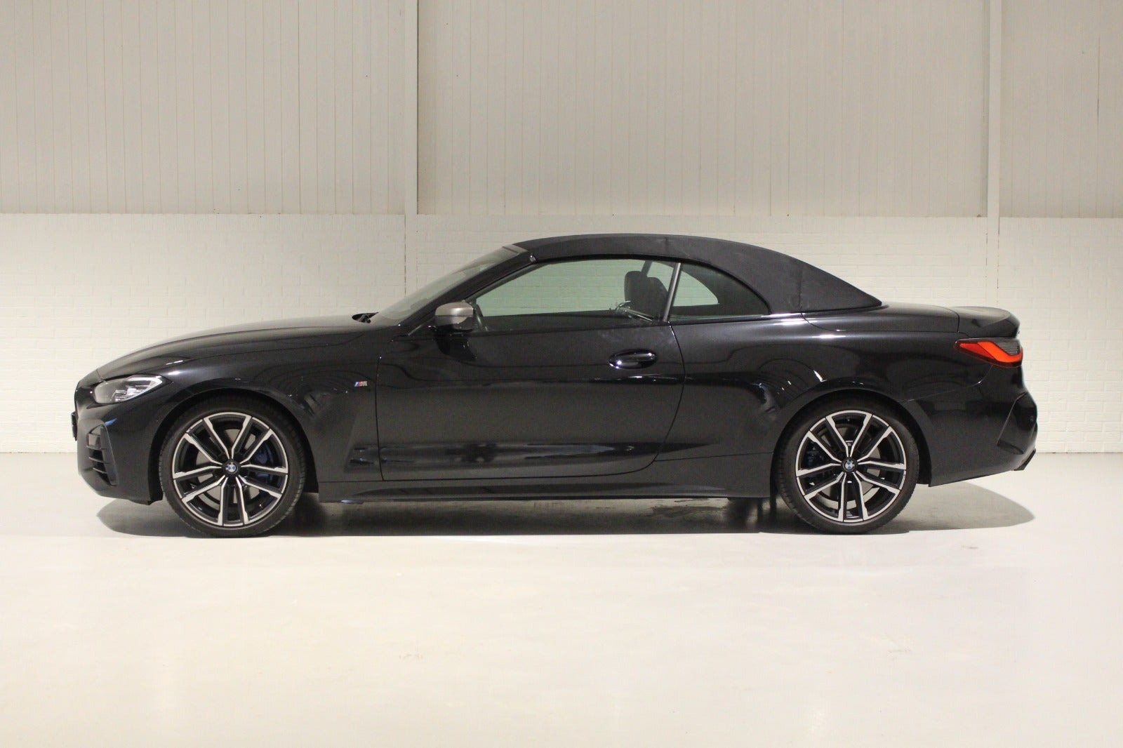 Sort BMW M440i fra 2021