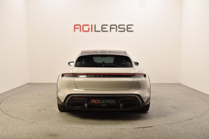 Grå Porsche Taycan Turbo S fra 2021