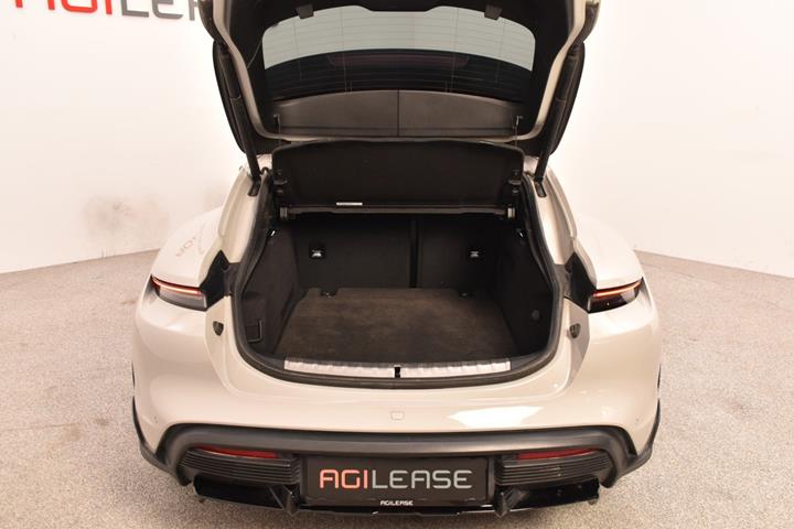 Grå Porsche Taycan Turbo S fra 2021