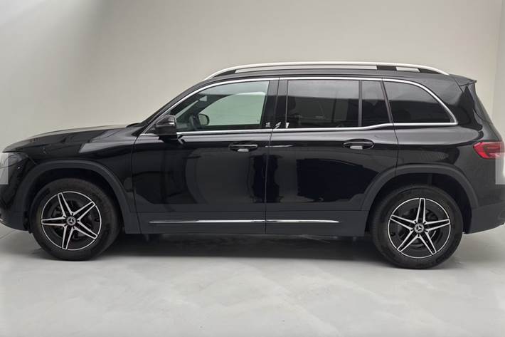 Sort Mercedes EQB250+ fra 2024
