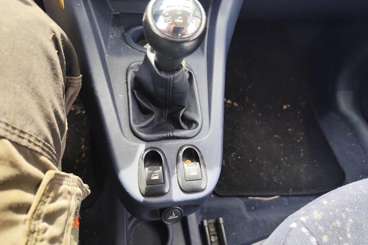 undefined Peugeot 1007 fra 2005 set indefra