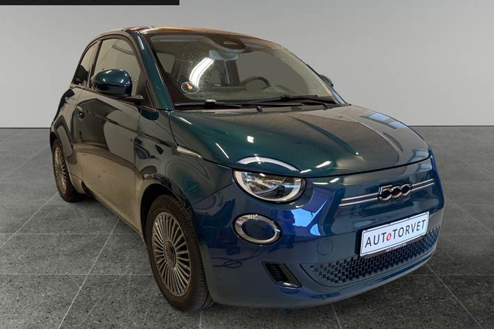 Blå Fiat 500e fra 2022