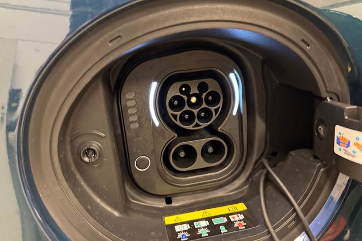 Blå Fiat 500e fra 2022