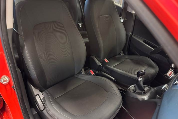 Rød Hyundai i10 fra 2020
