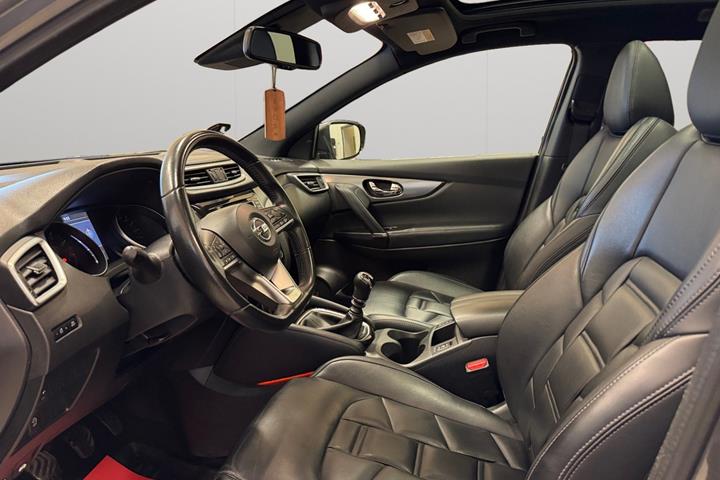 Sølv Nissan Qashqai fra 2018