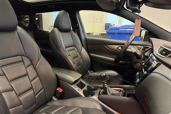 Sølv Nissan Qashqai fra 2018