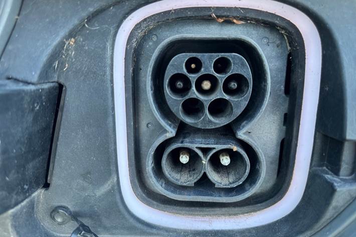 Grå Hyundai Kona fra 2018