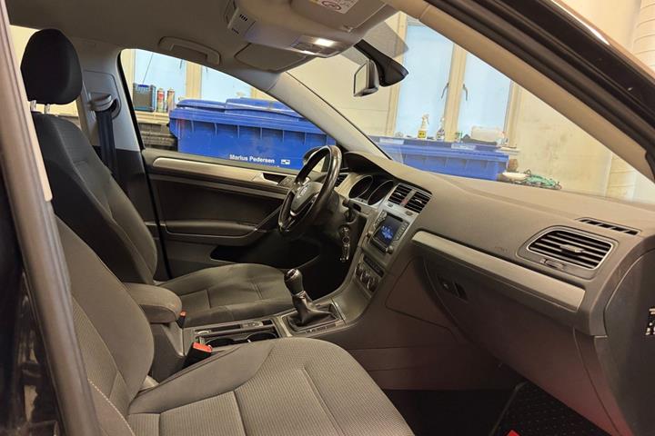 Sort VW Golf VII fra 2015