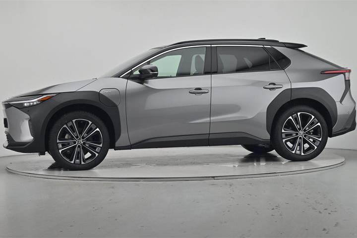 Grå Toyota BZ4X fra 2024
