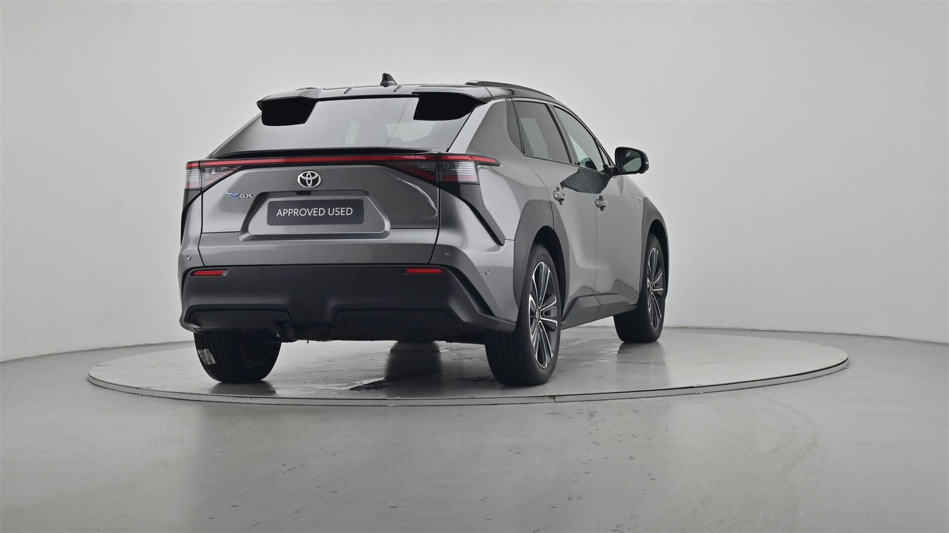 Grå Toyota BZ4X fra 2024