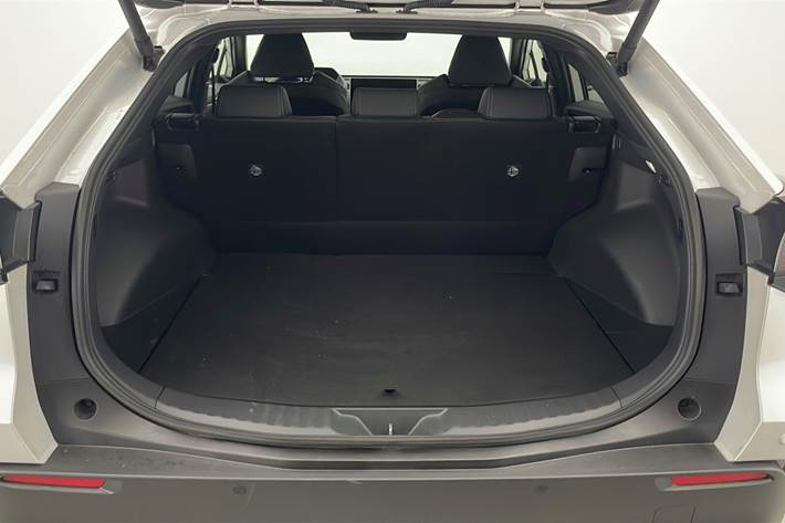 Hvid Toyota BZ4X fra 2025