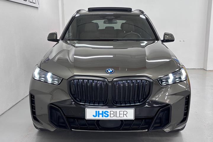 Brun BMW X5 fra 2024