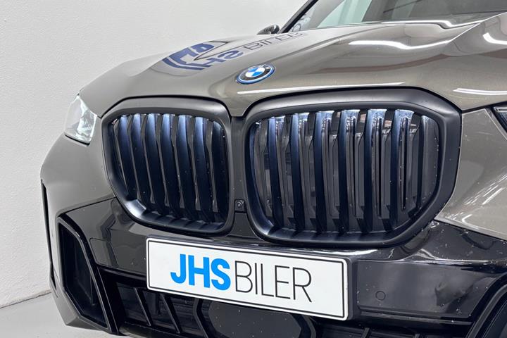 Brun BMW X5 fra 2024