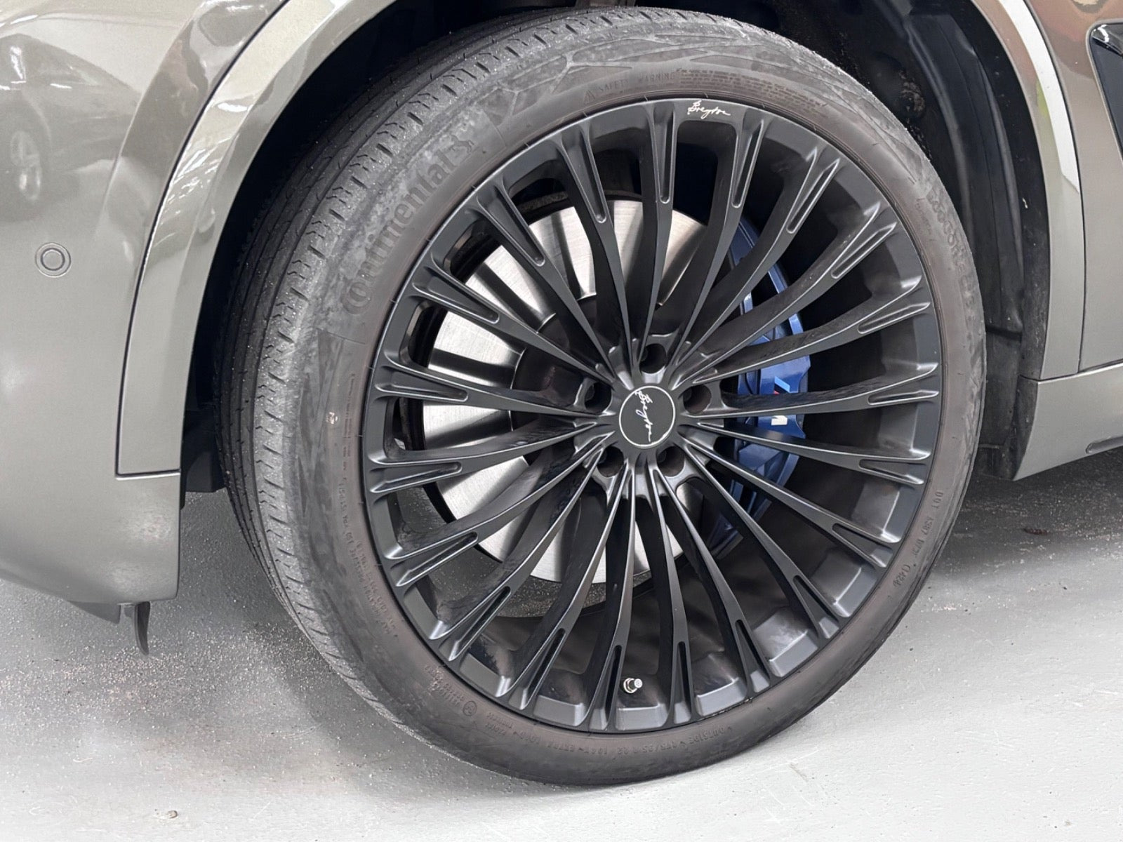 Brun BMW X5 fra 2024