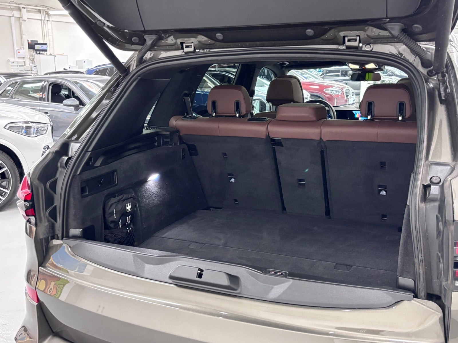 Brun BMW X5 fra 2024