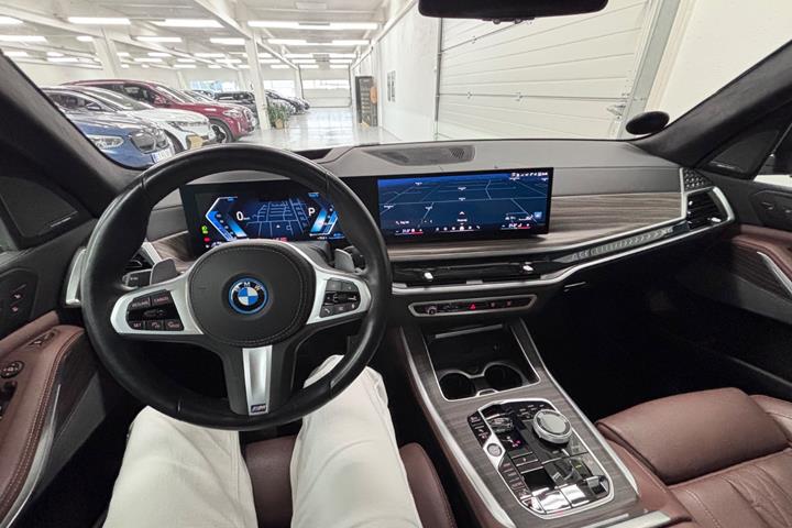 Brun BMW X5 fra 2024