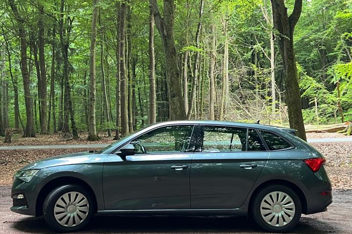 Sort Skoda Scala fra 2021