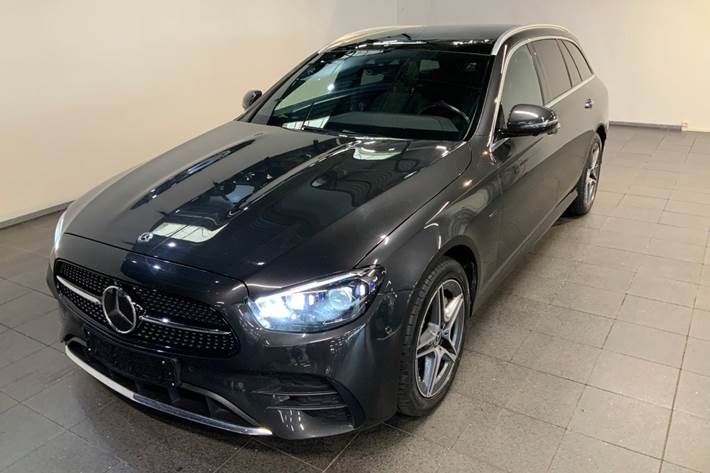 Grå Mercedes E300 de fra 2020