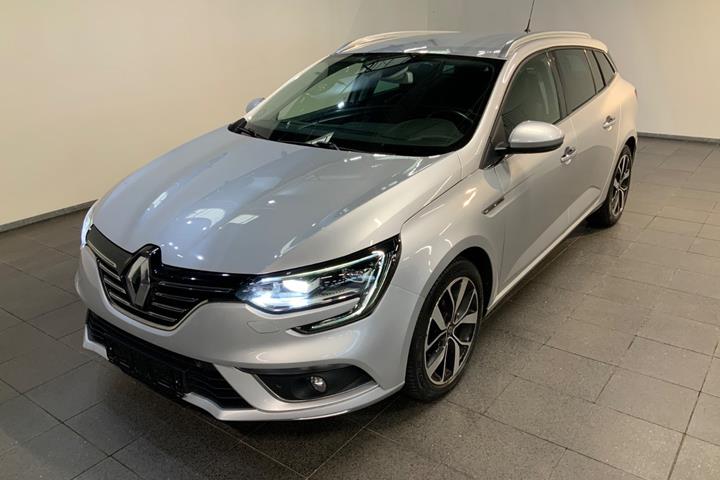 Sølv Renault Megane IV fra 2018 set udefra