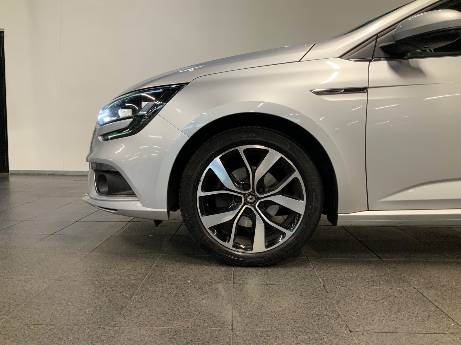Sølv Renault Megane IV fra 2018