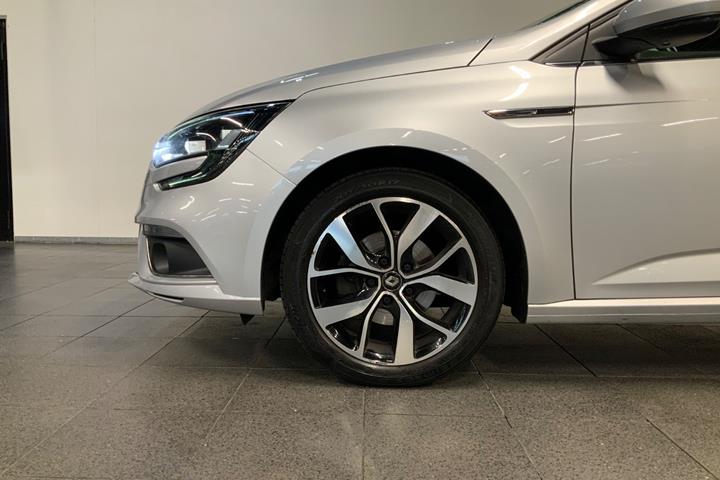 Sølv Renault Megane IV fra 2018