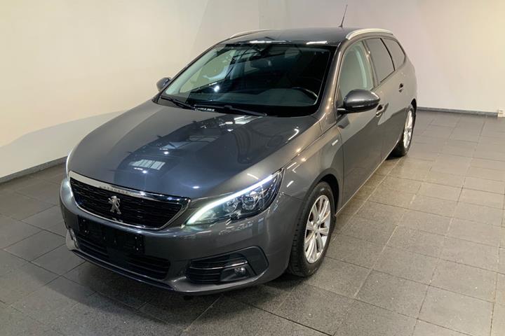 Grå Peugeot 308 fra 2019 set udefra