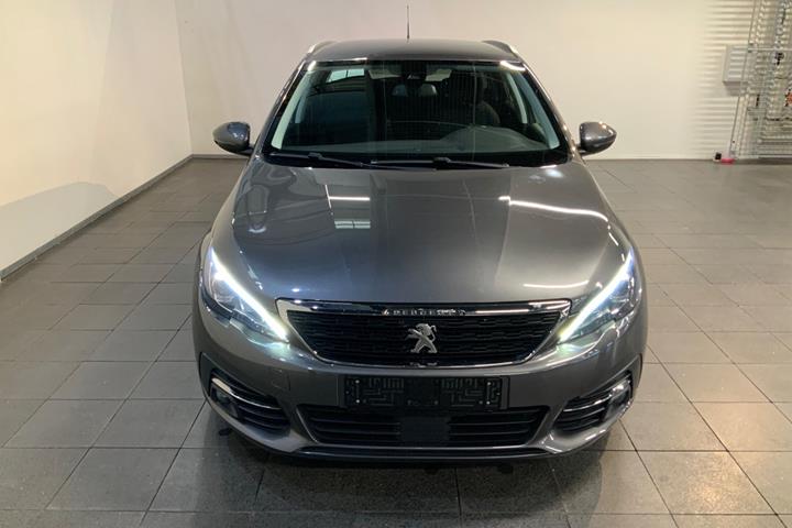 Grå Peugeot 308 fra 2019