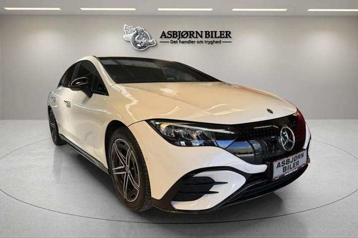 Hvid Mercedes EQE300 fra 2023