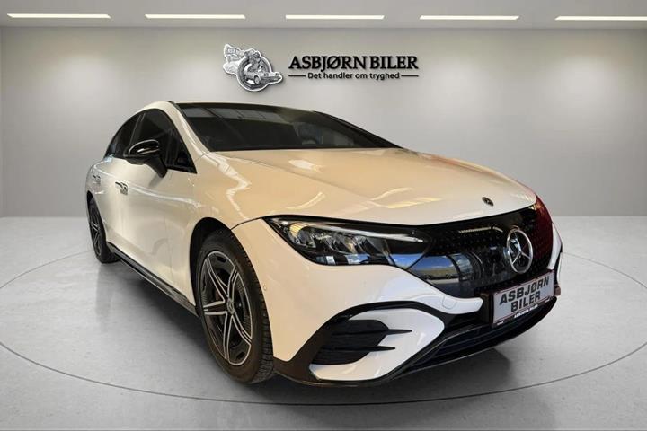 Hvid Mercedes EQE300 fra 2023
