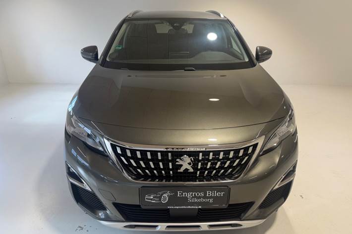Grå Peugeot 3008 fra 2017