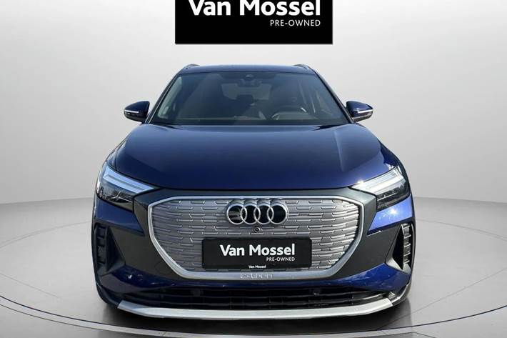 Blå Audi Q4 e-tron fra 2024