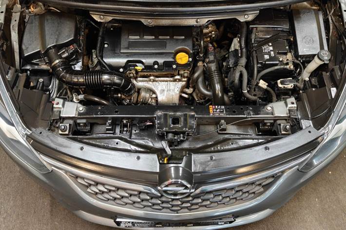 undefined Opel Zafira Tourer fra 2018