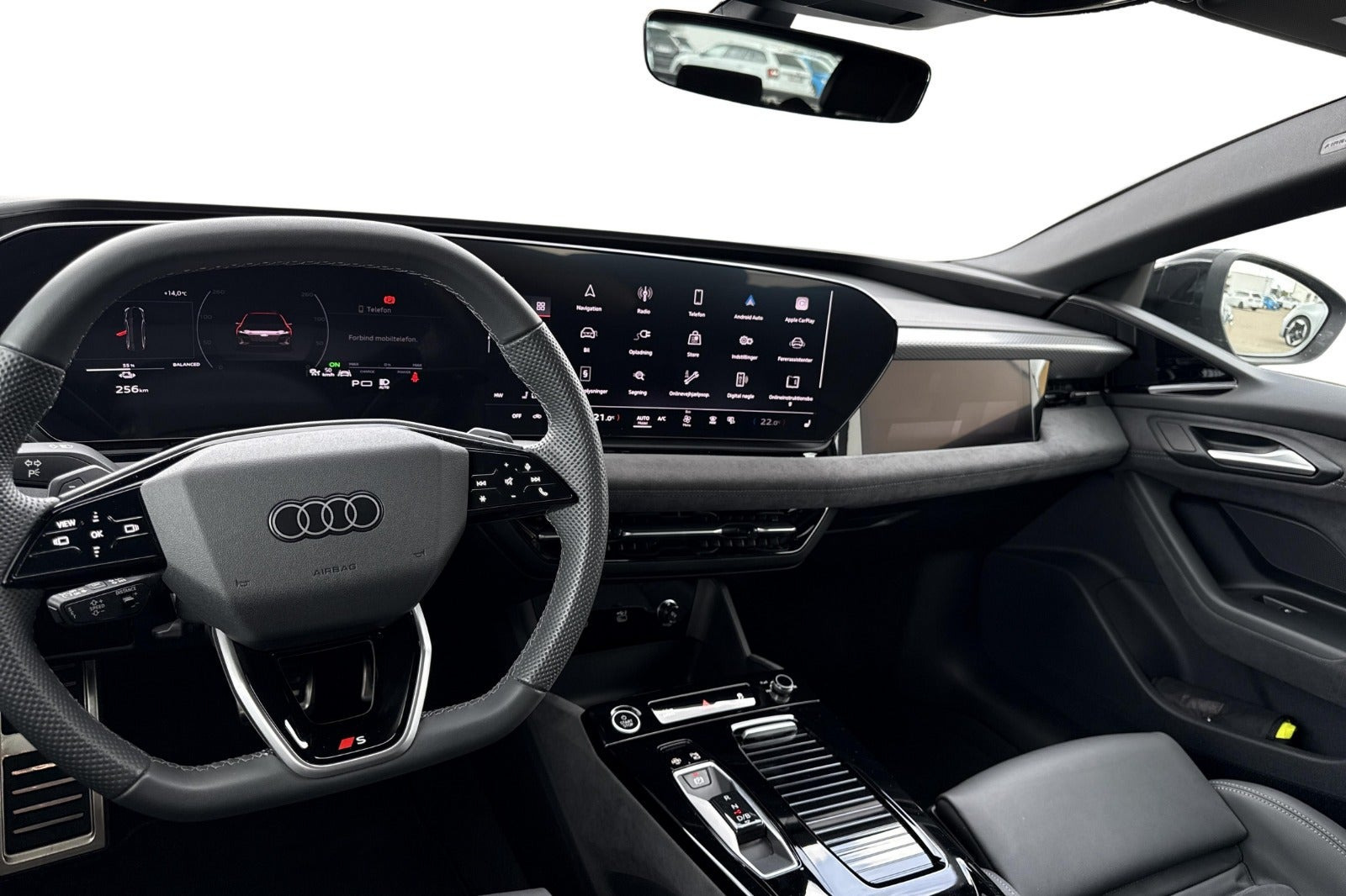 Grå Audi A6 e-tron fra 2025