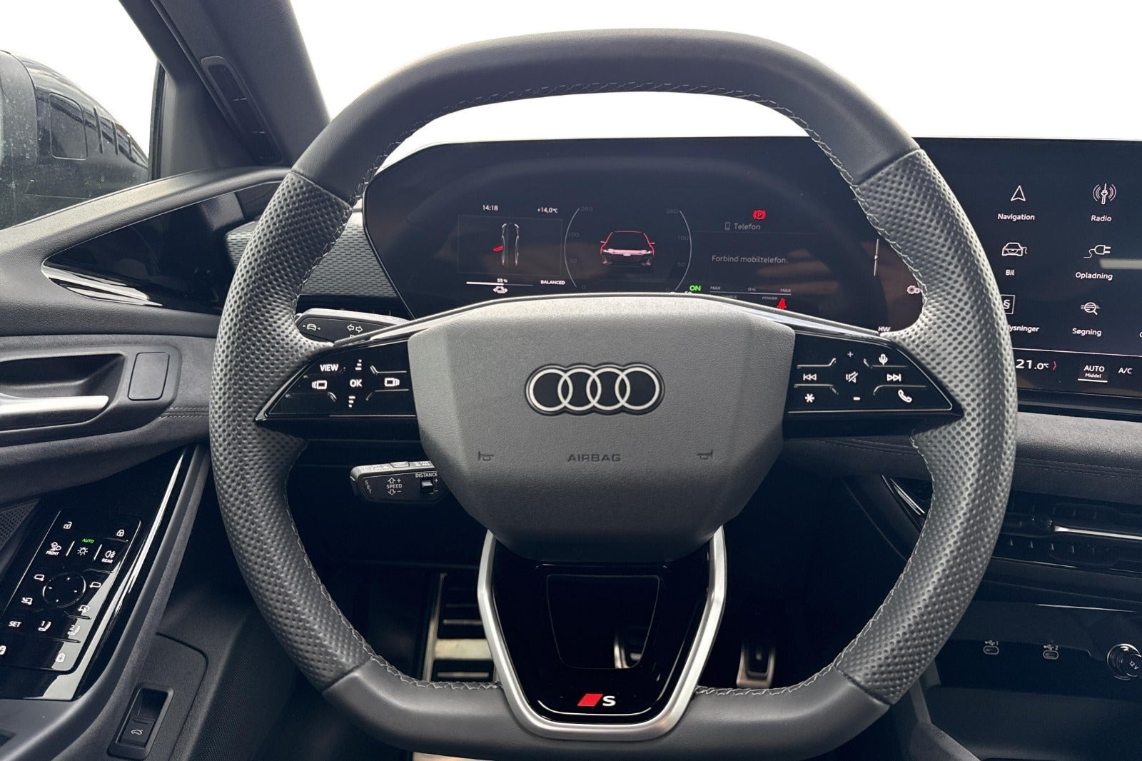 Grå Audi A6 e-tron fra 2025