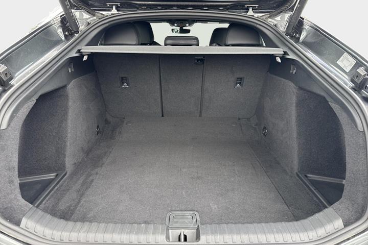 Grå Audi A6 e-tron fra 2025