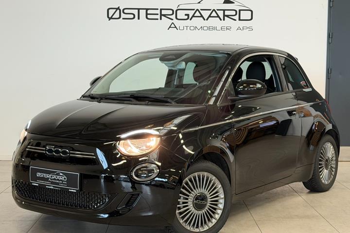 Sort Fiat 500e fra 2023 set udefra