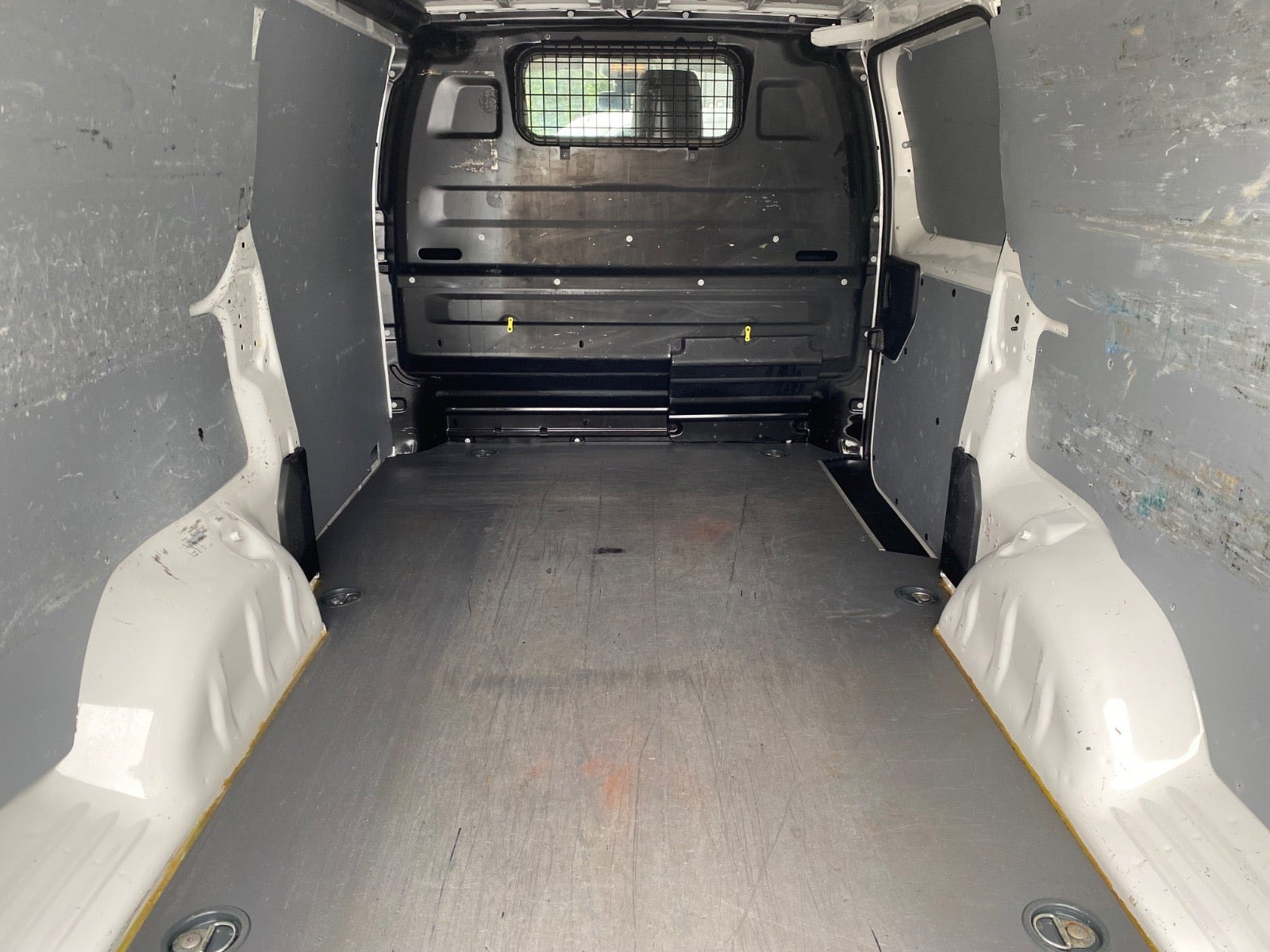 Hvid Peugeot Expert fra 2021