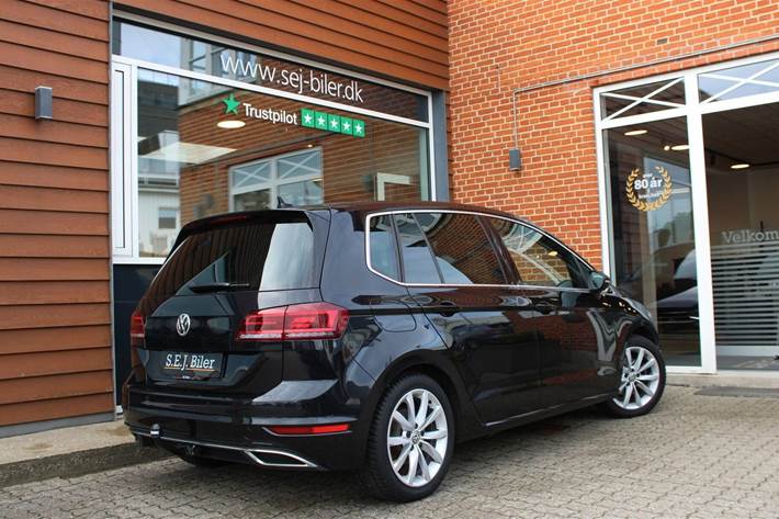 Sort VW Golf Sportsvan fra 2020