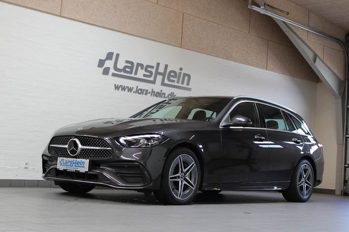 Grå Mercedes C300 e fra 2023