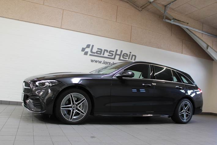Grå Mercedes C300 e fra 2023