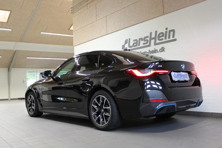 Sort BMW i4 fra 2023