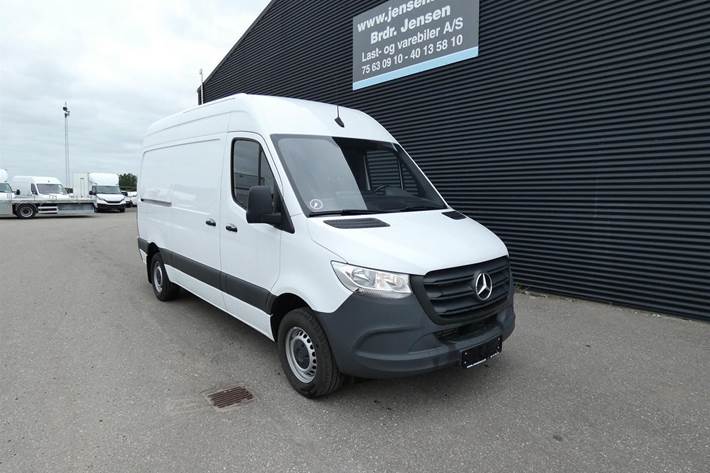 Hvid Mercedes Sprinter 317 fra 2024