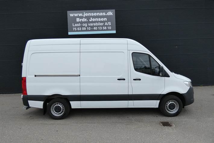 Hvid Mercedes Sprinter 317 fra 2024
